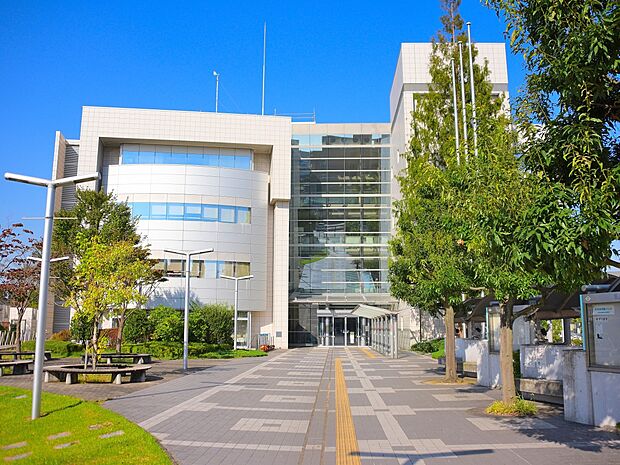 お引越し後の申請や手続きなど、ご利用されることも多い区役所。施設内の福祉保健センターでは、4か月児・1歳6か月児・3歳児の乳幼児健診も行われます。