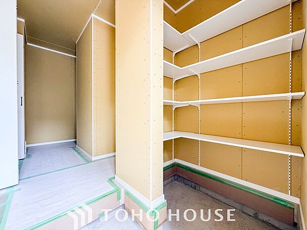 明るく開放感のある玄関。居住者の帰り、訪れる方を優しく迎えてくれます。