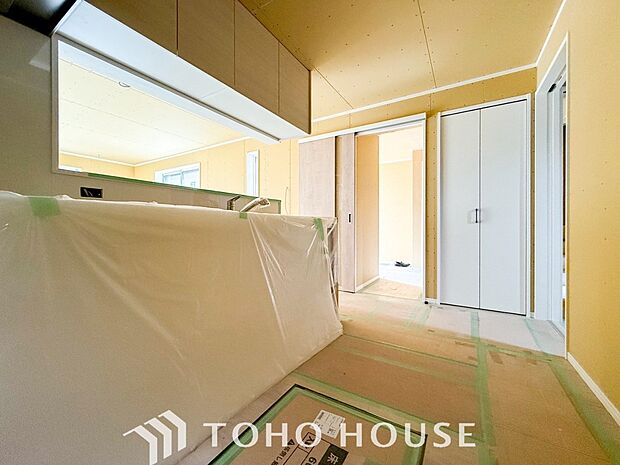 対面キッチンでリビングのご家族と会話を楽しみながらお料理できます。