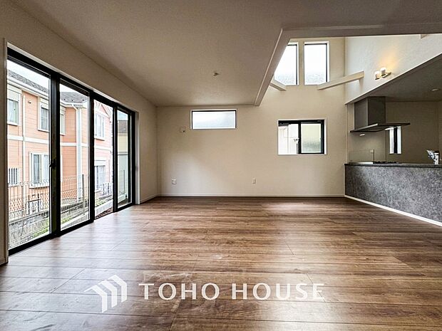 開放感あるリビングダイニング。ご家族とのんびりしたひと時を過ごせますね。