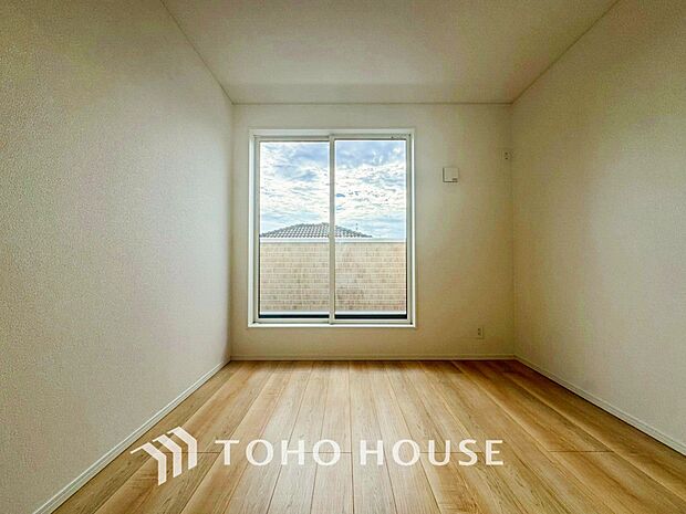 一日の疲れをいやしてくれる主寝室。自分時間を快適に過ごすプライベートルーム。