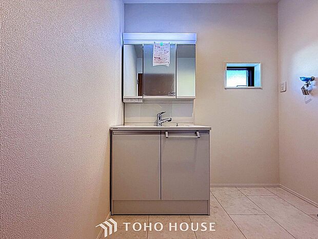 洗面台・洗面所十分な大きさの洗面台は、朝の慌ただしい時間でも余裕とゆとりを感じて頂けます。