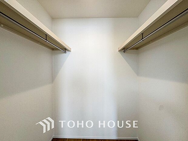 衣類だけでなく大きな荷物も収納でき、お部屋がすっきりします。