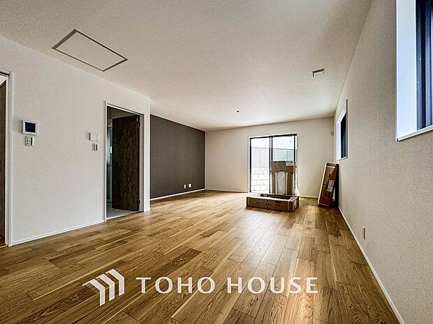 光と風があふれる開放的なリビングダイニングには自然と家族みんなが集まってきます。