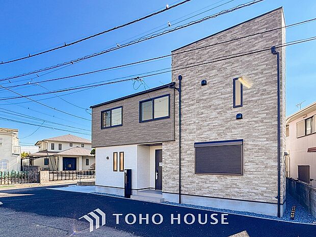 住む人や訪れる人やさしくエスコートする玄関アプローチ。