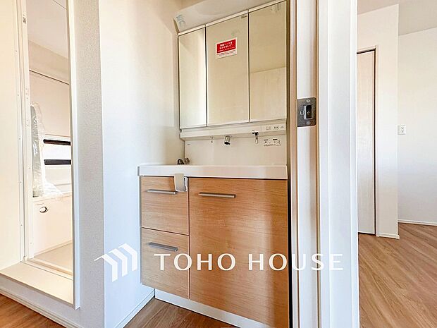 洗面台・洗面所十分な大きさの洗面台は、朝の慌ただしい時間でも余裕とゆとりを感じて頂けます。