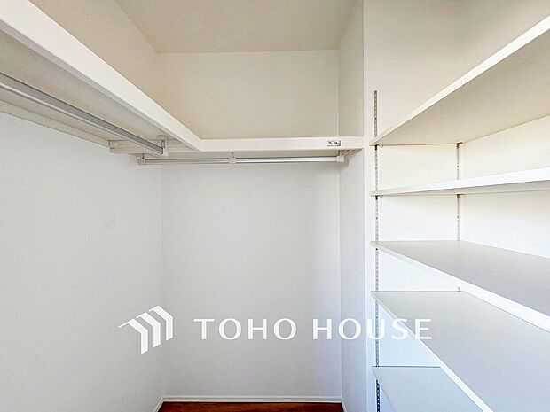 衣類だけでなく大きな荷物も収納でき、お部屋がすっきりします。