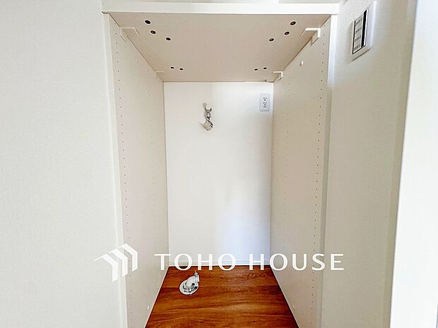 洗濯機を配置しても十分なスペースを確保しております。