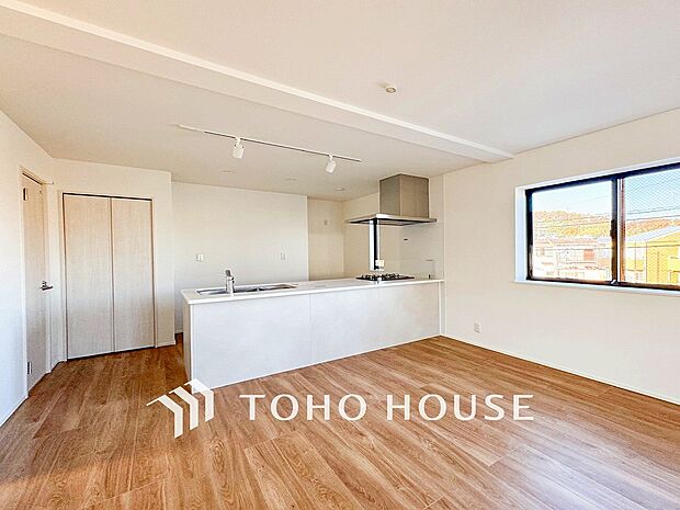 ここにはみんなが集い、食事と楽しい会話が始まるスペース。