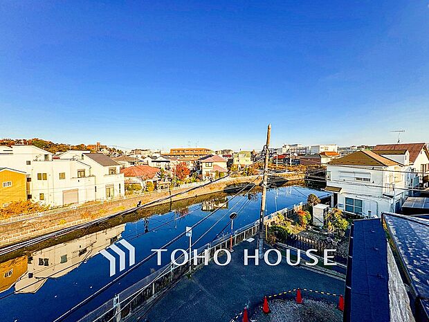 開放的で気持ちの良い眺望と青い空を満喫できます。