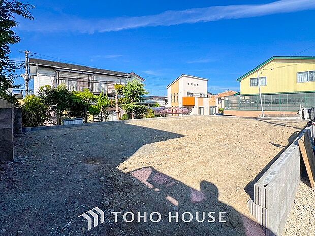 閑静な住宅街の一角、ひと時のくつろぎが生まれ、ゆっくりと愛着が育まれていきます。