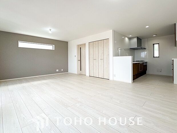 落ち着いた雰囲気に包まれた伸びやかな空間で、ゆったりと家族団らんの時間を過ごせます。