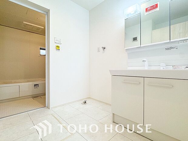 清潔感のあるプライベート空間は、身だしなみチェックや肌のお手入れに最適です。