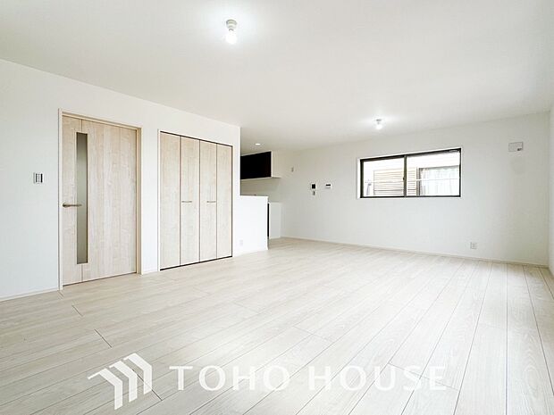 あたたかい日差しがたっぷり降り注ぐLDKは自然と家族の顔があかるい笑顔に。