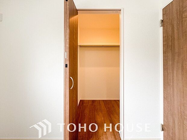 衣類だけでなく大きな荷物も収納でき、お部屋がすっきりします。