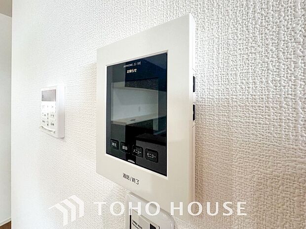 誰が来てもわかる様にモニター付きインターホンを設置。