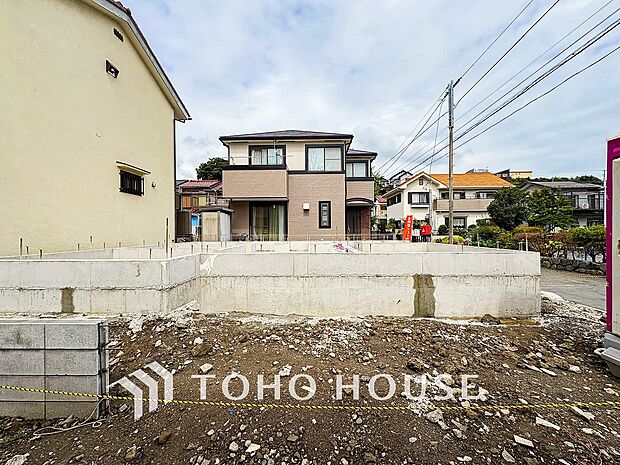 閑静な住宅街の一角、ひと時のくつろぎが生まれ、ゆっくりと愛着が育まれていきます。