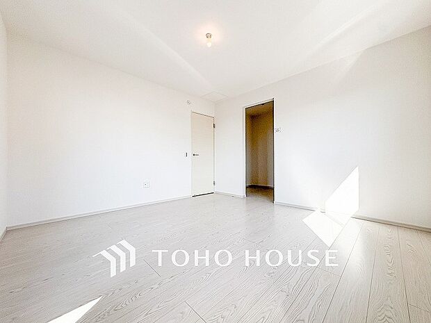 1日の疲れを癒し、心地よく寛げるようゆったりとした広さを確保しています。