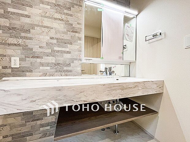 洗面台・洗面所十分な大きさの洗面台は、朝の慌ただしい時間でも余裕とゆとりを感じて頂けます。