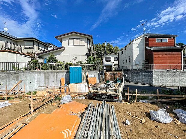 閑静な住宅街の一角、ひと時のくつろぎが生まれ、ゆっくりと愛着が育まれていきます。