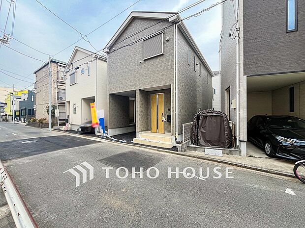 前面道路含む現地写真『快適』は「家」と「街」と「環境」が調和した時に訪れるだと改めて感じさせてくれます。