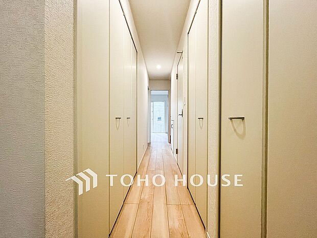 やわらかな陽射しがふりそそぎ、ゆったりした時間が流れる室内。