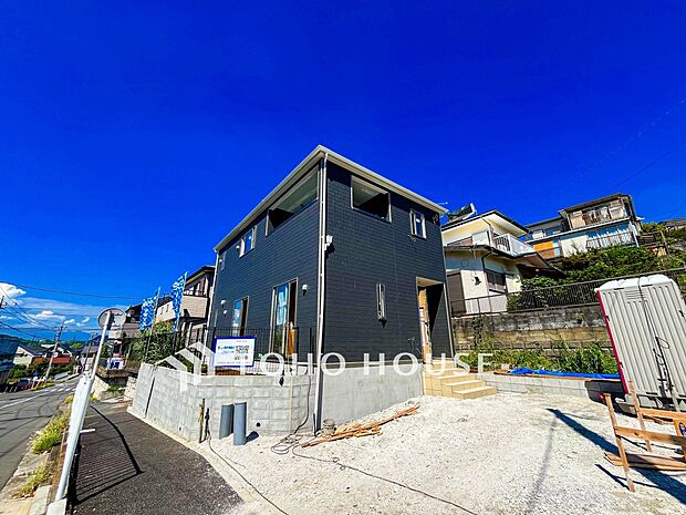 現地外観写真『快適』は「家」と「街」と「環境」が調和した時に訪れるだと改めて感じさせてくれます。