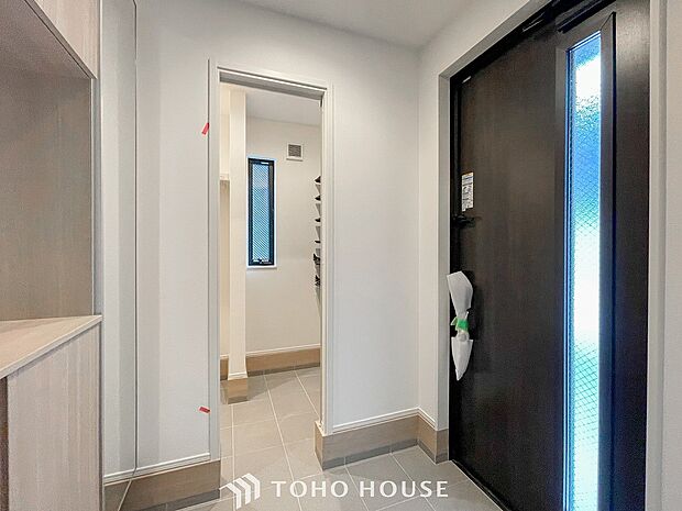 帰り着くたびに洗練されたテイストの空間に迎えられ誇りと喜びを感じる玄関まわりです。