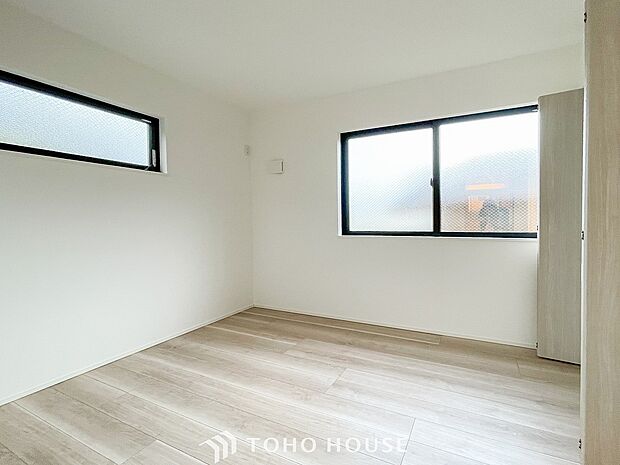 1日の疲れを癒し、心地よく寛げるようゆったりとした広さを確保しています。