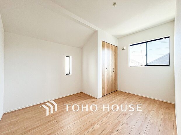 採光もアクセントの一つとして。プライベートルームにはやさしい光が射し込んでいます。