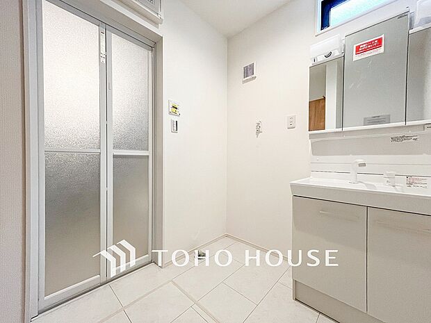 落ち着いた空間を演出するカラーと、ゆったりお使い頂ける広さが魅力のパウダールーム。