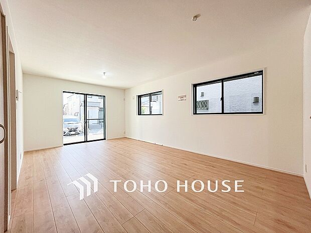 家族みんなが爽やかに健やかに過ごせるように、溢れる光をたっぷり取り込んだリビングダイニング。