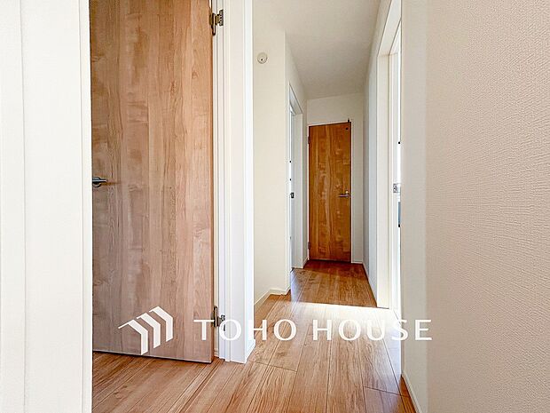 やわらかな陽射しがふりそそぎ、ゆったりした時間が流れる室内。