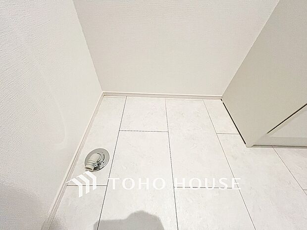 洗濯機を配置しても十分なスペースを確保しております。