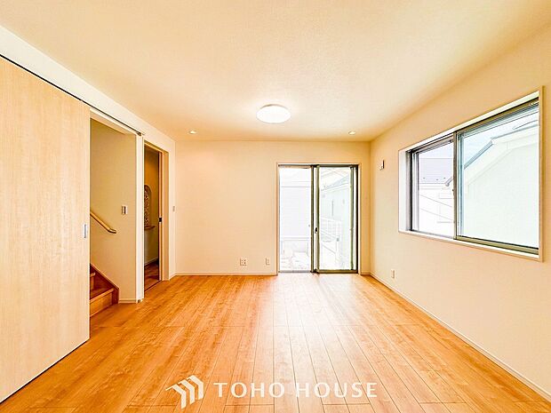 落ち着いた雰囲気に包まれた伸びやかな空間で、ゆったりと家族団らんの時間を過ごせます。