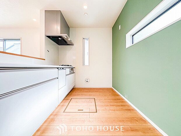 プライベートスペースを彩るインテリアとしての美と、快適な日常を支える機能性と強さがひとつになったキッチンです。