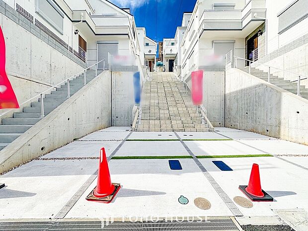 カースペースもゆとりある空間を保っています。