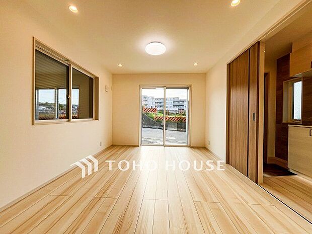 落ち着いた雰囲気に包まれた伸びやかな空間で、ゆったりと家族団らんの時間を過ごせます。