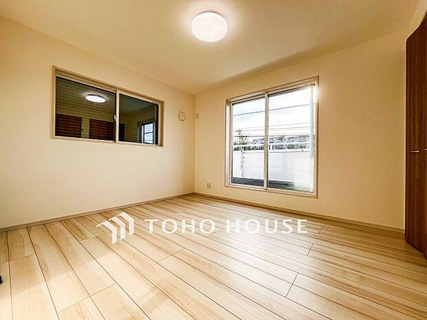 一日の疲れをいやしてくれる主寝室。自分時間を快適に過ごすプライベートルーム。