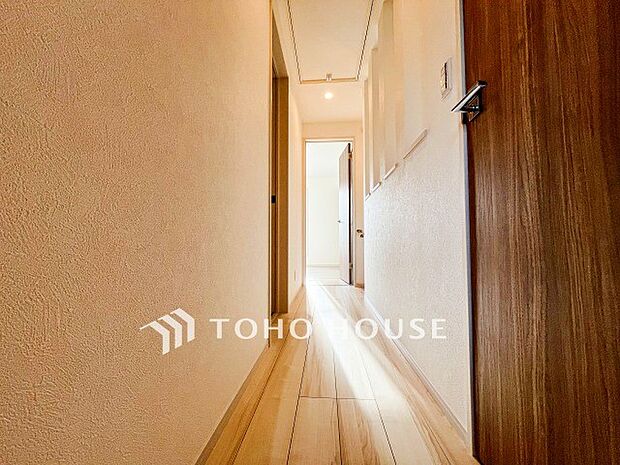 やわらかな陽射しがふりそそぎ、ゆったりした時間が流れる室内。