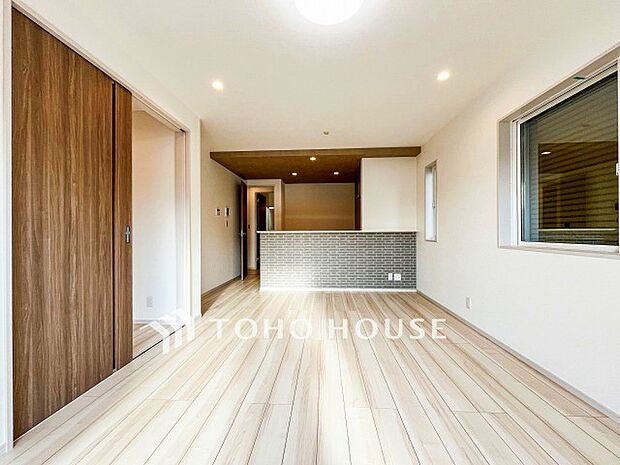 ここにはみんなが集い、食事と楽しい会話が始まるスペース。