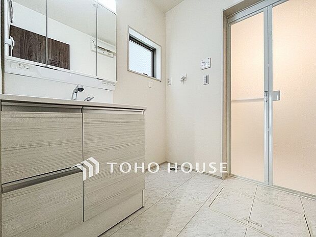 清潔感のあるプライベート空間は、身だしなみチェックや肌のお手入れに最適です。