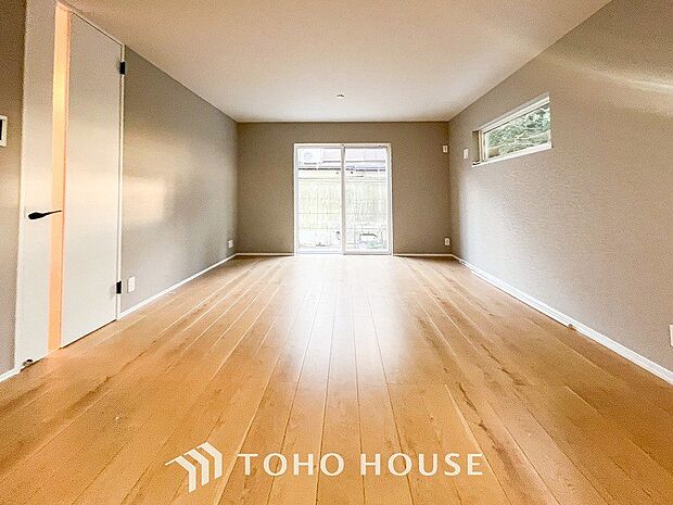 落ち着いた雰囲気に包まれた伸びやかな空間で、ゆったりと家族団らんの時間を過ごせます。