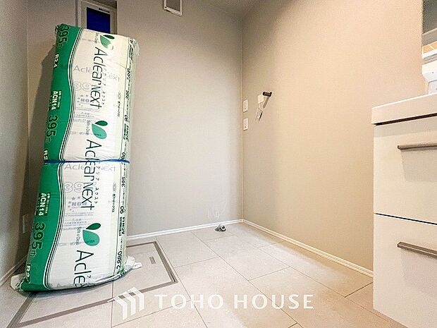 洗濯機を配置しても十分なスペースを確保しております。