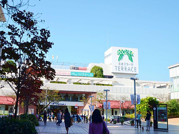 たまプラーザ駅直結のショッピングエリア。ファッション、グルメが楽しめるレストラン、インテリア雑貨などお洒落なお店が揃います。