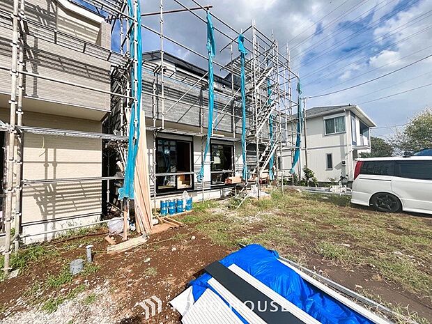 風を感じ解放感あふれる光に満ちた住まい。