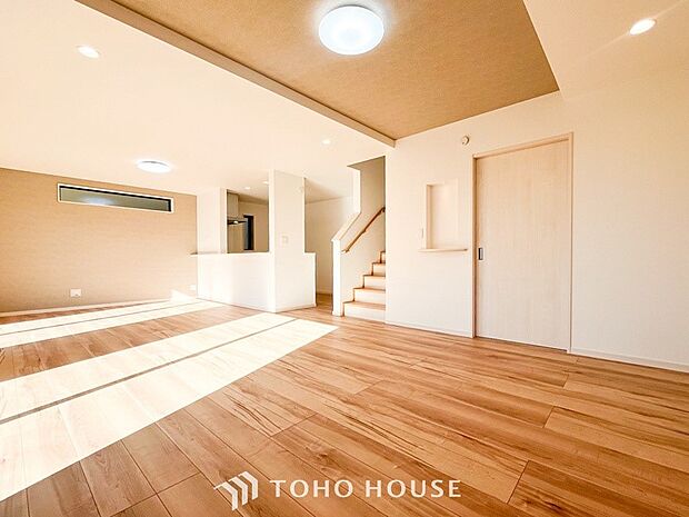 忙しい朝でも、しっかり家族が揃って食事をして頂けるゆとりある大きさのダイニングスペース。