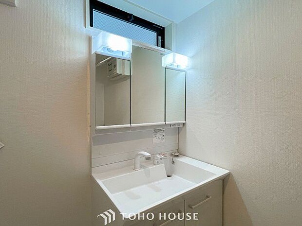 洗面台・洗面所十分な大きさの洗面台は、朝の慌ただしい時間でも余裕とゆとりを感じて頂けます。