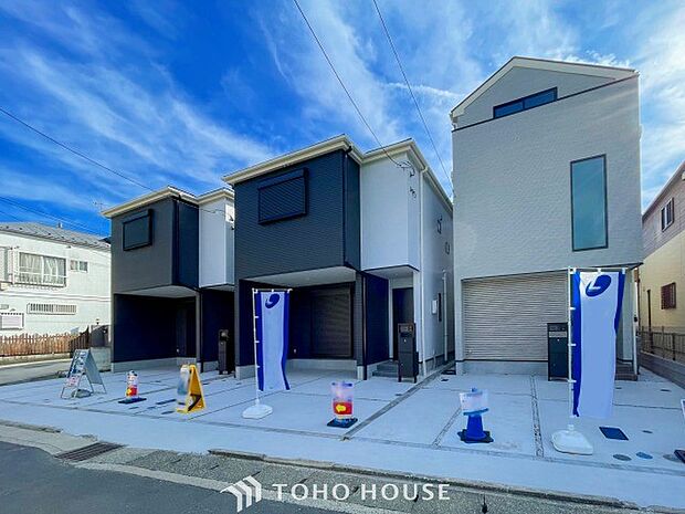 住む人や訪れる人やさしくエスコートする玄関アプローチ。