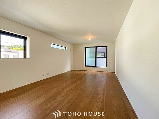 落ち着いた雰囲気に包まれた伸びやかな空間で、ゆったりと家族団らんの時間を過ごせます。